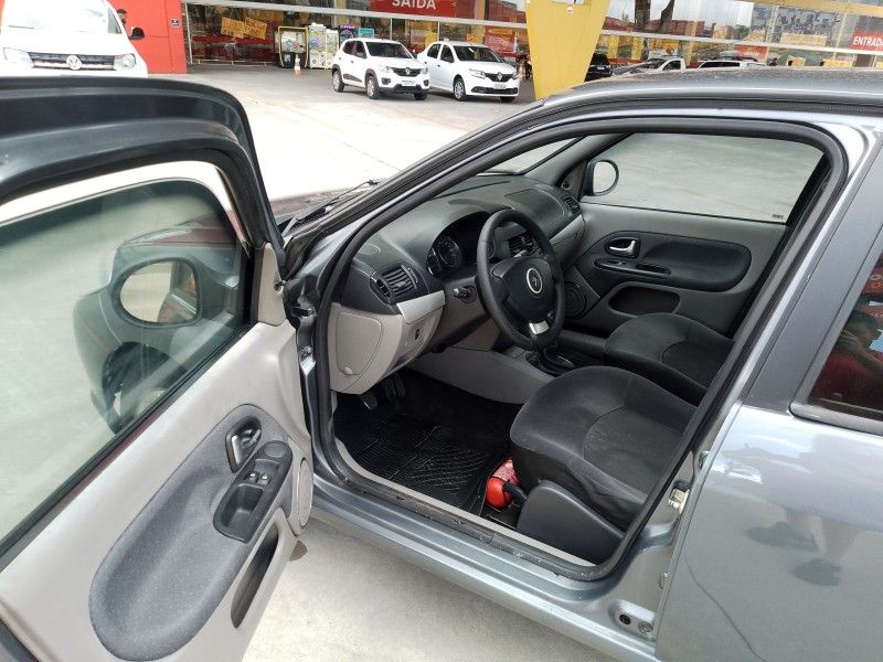 RENAULT SYMBOL 1.6 PRIVILÈGE 16V 2013/2013 HUBNER MULTIMARCAS FARROUPILHA / Carros no Vale