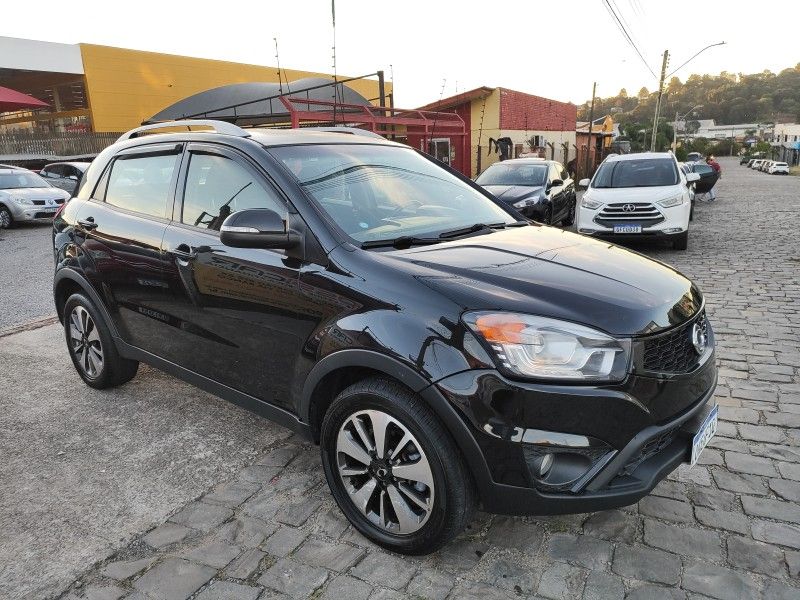 SSANGYONG KORANDO 2.0 GLS 4X4 16V TURBO 2014/2015 HUBNER MULTIMARCAS FARROUPILHA / Carros no Vale