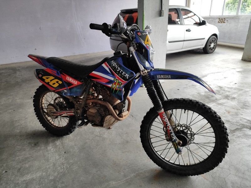YAMAHA TT-R 230 2013/2014 HUBNER MULTIMARCAS FARROUPILHA / Carros no Vale
