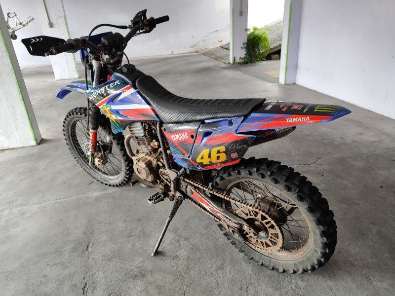 YAMAHA TT-R 230 2013/2014 HUBNER MULTIMARCAS FARROUPILHA / Carros no Vale