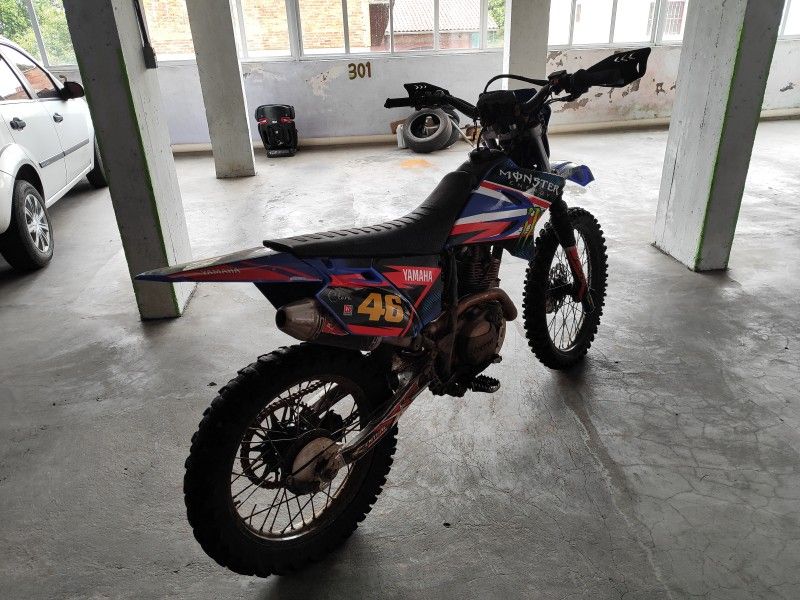 YAMAHA TT-R 230 2013/2014 HUBNER MULTIMARCAS FARROUPILHA / Carros no Vale