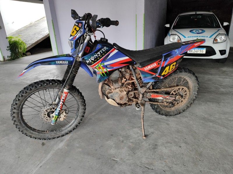 YAMAHA TT-R 230 2013/2014 HUBNER MULTIMARCAS FARROUPILHA / Carros no Vale