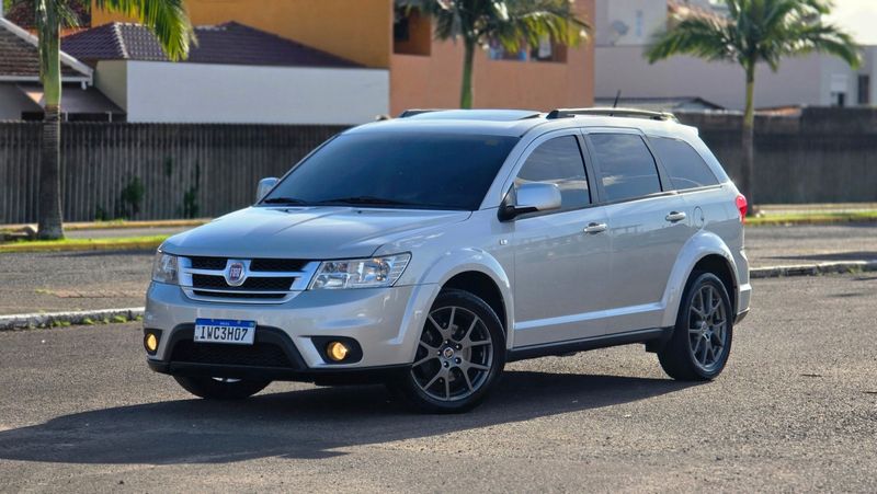 Fiat FREEMONT EMOT./PRECISION 2.4 16V 2014/2014 AUTO NÍVEL VEÍCULOS SANTA CRUZ DO SUL / Carros no Vale