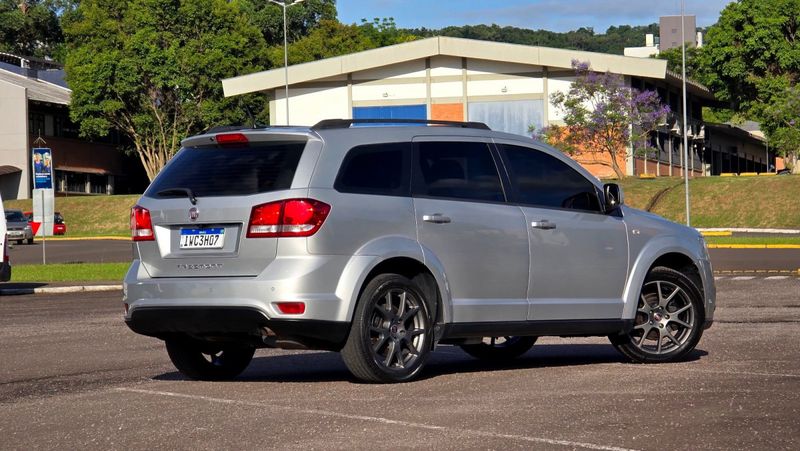 Fiat FREEMONT EMOT./PRECISION 2.4 16V 2014/2014 AUTO NÍVEL VEÍCULOS SANTA CRUZ DO SUL / Carros no Vale