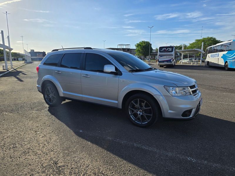 Fiat FREEMONT EMOT./PRECISION 2.4 16V 2014/2014 AUTO NÍVEL VEÍCULOS SANTA CRUZ DO SUL / Carros no Vale