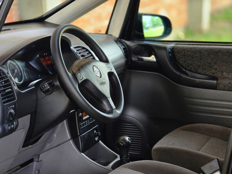 CHEVROLET Zafira Eleg.2.0 MPFI FlexPower 8V 2010/2010 AUTO NÍVEL VEÍCULOS SANTA CRUZ DO SUL / Carros no Vale CHEVROLET Zafira Eleg.2.0 MPFI FlexPower 8V 2010/2010 AUTO NÍVEL VEÍCULOS SANTA CRUZ DO SUL / Carros no Vale