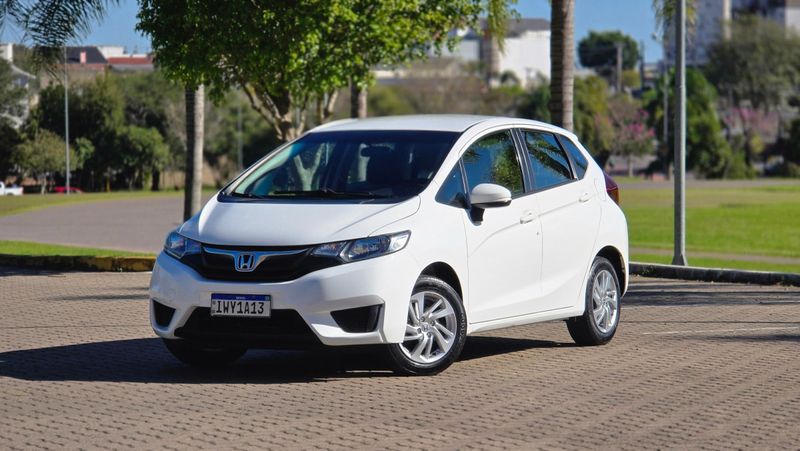 Honda Fit LX 1.5 Flexone 16V Mec. 2015/2016 AUTO NÍVEL VEÍCULOS SANTA CRUZ DO SUL / Carros no Vale Honda Fit LX 1.5 Flexone 16V Mec. 2015/2016 AUTO NÍVEL VEÍCULOS SANTA CRUZ DO SUL / Carros no Vale