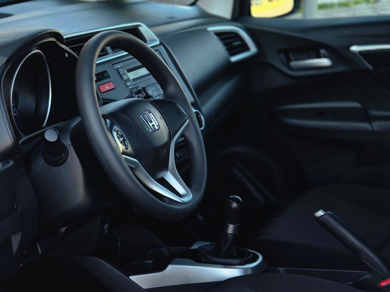 Honda Fit LX 1.5 Flexone 16V Mec. 2015/2016 AUTO NÍVEL VEÍCULOS SANTA CRUZ DO SUL / Carros no Vale Honda Fit LX 1.5 Flexone 16V Mec. 2015/2016 AUTO NÍVEL VEÍCULOS SANTA CRUZ DO SUL / Carros no Vale