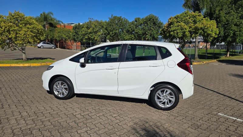 Honda Fit LX 1.5 Flexone 16V Mec. 2015/2016 AUTO NÍVEL VEÍCULOS SANTA CRUZ DO SUL / Carros no Vale Honda Fit LX 1.5 Flexone 16V Mec. 2015/2016 AUTO NÍVEL VEÍCULOS SANTA CRUZ DO SUL / Carros no Vale