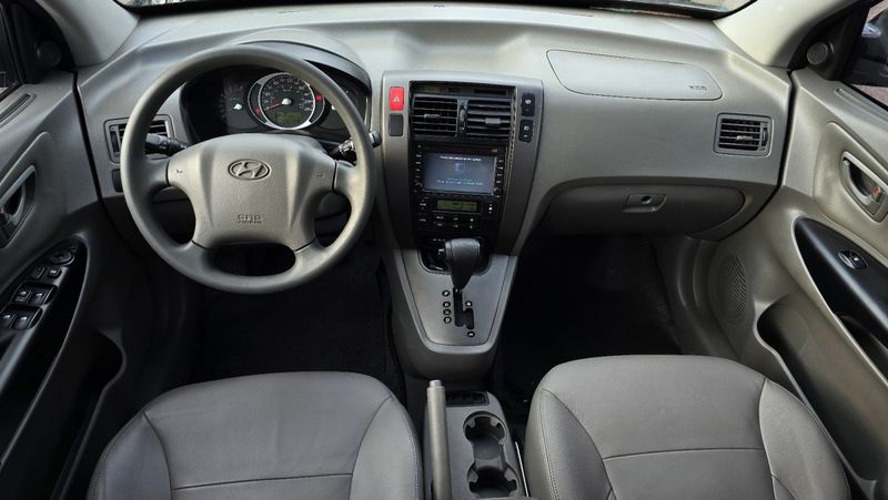 Hyundai Tucson 2.0 16V 2013/2014 AUTO NÍVEL VEÍCULOS SANTA CRUZ DO SUL / Carros no Vale