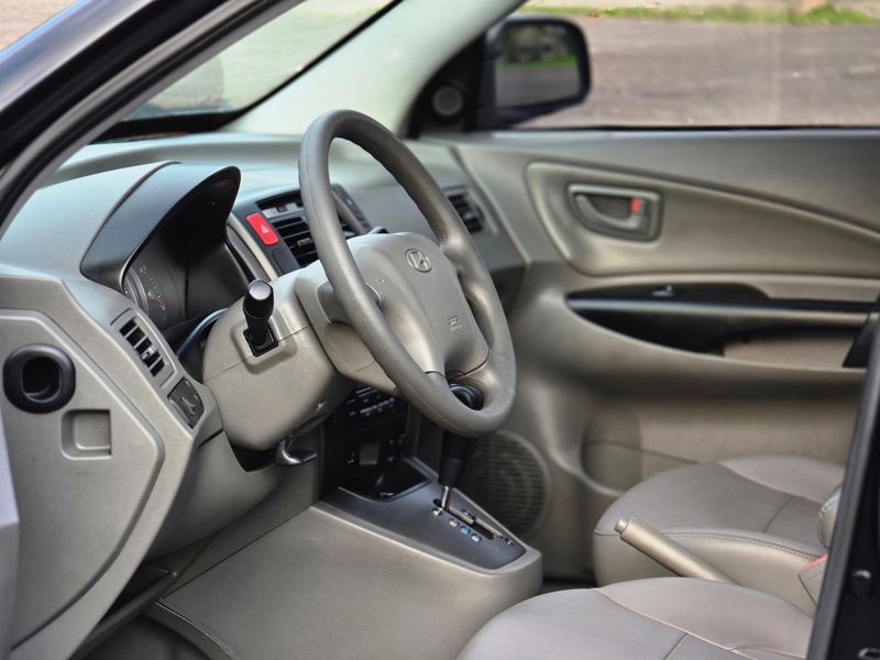 Hyundai Tucson 2.0 16V 2013/2014 AUTO NÍVEL VEÍCULOS SANTA CRUZ DO SUL / Carros no Vale