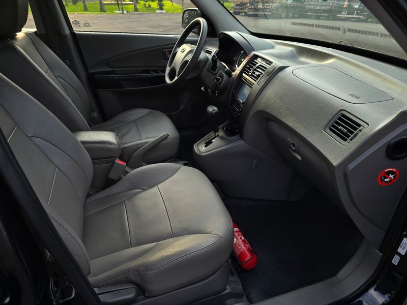 Hyundai Tucson 2.0 16V 2013/2014 AUTO NÍVEL VEÍCULOS SANTA CRUZ DO SUL / Carros no Vale