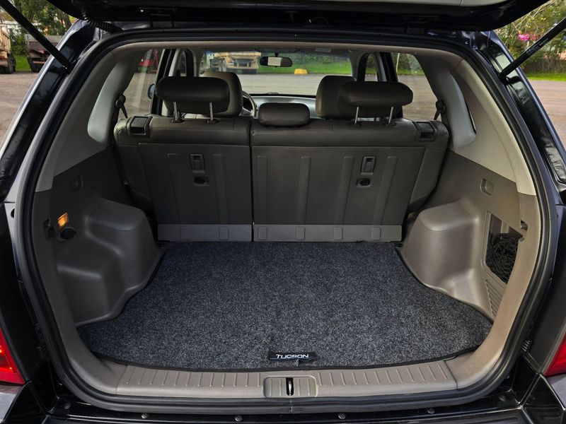 Hyundai Tucson 2.0 16V 2013/2014 AUTO NÍVEL VEÍCULOS SANTA CRUZ DO SUL / Carros no Vale