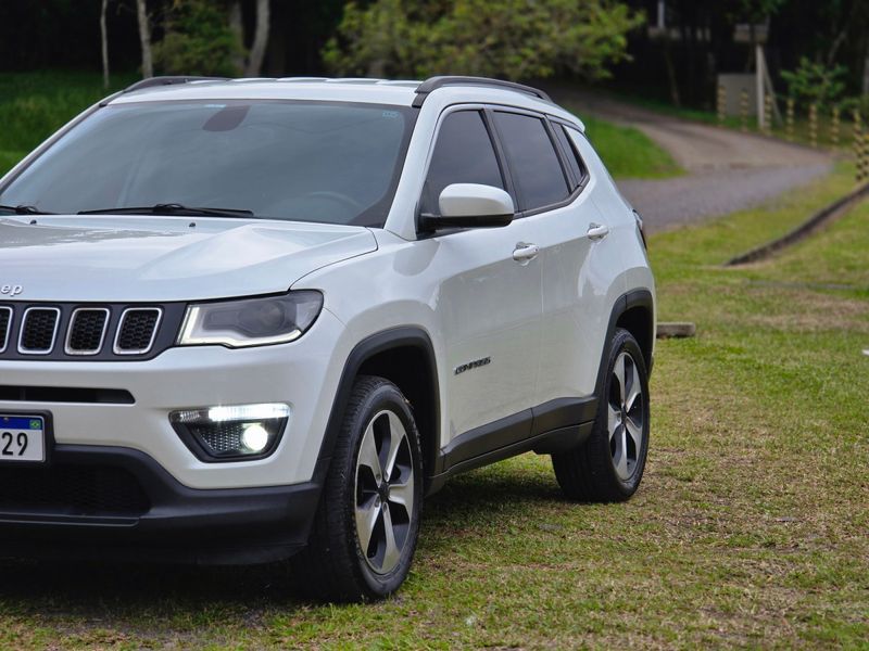 Jeep COMPASS LONGITUDE 2.0 4×2 16V 2016/2017 AUTO NÍVEL VEÍCULOS SANTA CRUZ DO SUL / Carros no Vale Jeep COMPASS LONGITUDE 2.0 4×2 16V 2016/2017 AUTO NÍVEL VEÍCULOS SANTA CRUZ DO SUL / Carros no Vale
