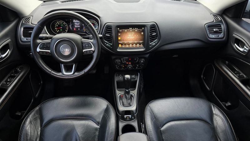 Jeep COMPASS LONGITUDE 2.0 4×2 16V 2016/2017 AUTO NÍVEL VEÍCULOS SANTA CRUZ DO SUL / Carros no Vale Jeep COMPASS LONGITUDE 2.0 4×2 16V 2016/2017 AUTO NÍVEL VEÍCULOS SANTA CRUZ DO SUL / Carros no Vale