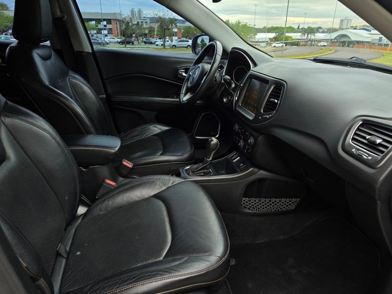 Jeep COMPASS LONGITUDE 2.0 4×2 16V 2016/2017 AUTO NÍVEL VEÍCULOS SANTA CRUZ DO SUL / Carros no Vale Jeep COMPASS LONGITUDE 2.0 4×2 16V 2016/2017 AUTO NÍVEL VEÍCULOS SANTA CRUZ DO SUL / Carros no Vale