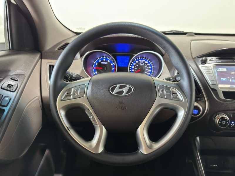 HYUNDAI IX35 2.0 MPI 4X2 16V 2012/2013 SUL SERRA MOTORS CAXIAS DO SUL / Carros no Vale HYUNDAI IX35 2.0 MPI 4X2 16V 2012/2013 SUL SERRA MOTORS CAXIAS DO SUL / Carros no Vale