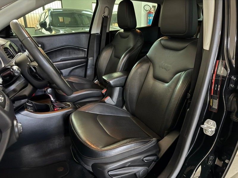 JEEP COMPASS 2.0 16V LONGITUDE 2018/2018 SUL SERRA MOTORS CAXIAS DO SUL / Carros no Vale