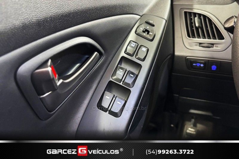 HYUNDAI IX35 2.0 GL 4X2 16V 2017/2018 GARCEZ VEÍCULOS BENTO GONÇALVES / Carros no Vale