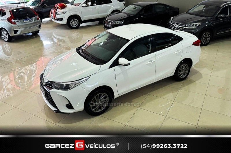 TOYOTA YARIS 1.5 XS CONNECT SEDAN 16V 2022/2023 GARCEZ VEÍCULOS BENTO GONÇALVES / Carros no Vale