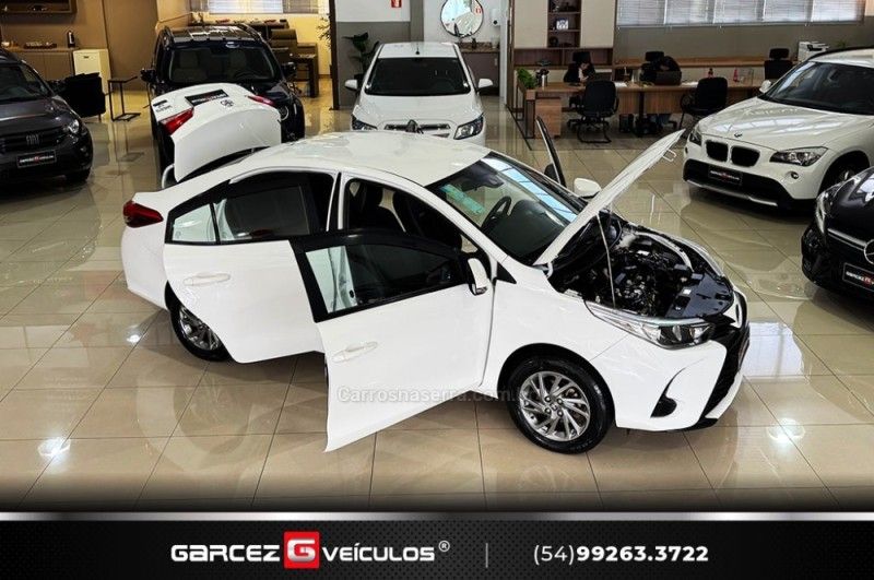 TOYOTA YARIS 1.5 XS CONNECT SEDAN 16V 2022/2023 GARCEZ VEÍCULOS BENTO GONÇALVES / Carros no Vale