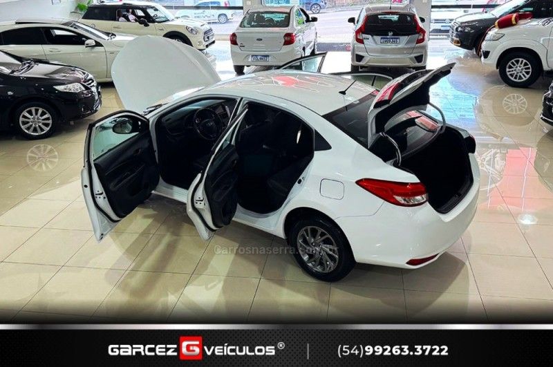 TOYOTA YARIS 1.5 XS CONNECT SEDAN 16V 2022/2023 GARCEZ VEÍCULOS BENTO GONÇALVES / Carros no Vale