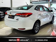 TOYOTA YARIS 1.5 XS CONNECT SEDAN 16V 2022/2023 GARCEZ VEÍCULOS BENTO GONÇALVES / Carros no Vale