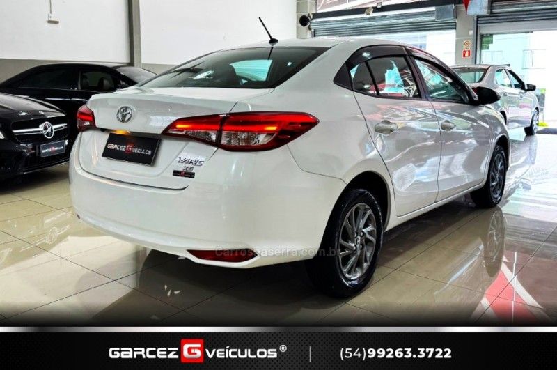 TOYOTA YARIS 1.5 XS CONNECT SEDAN 16V 2022/2023 GARCEZ VEÍCULOS BENTO GONÇALVES / Carros no Vale