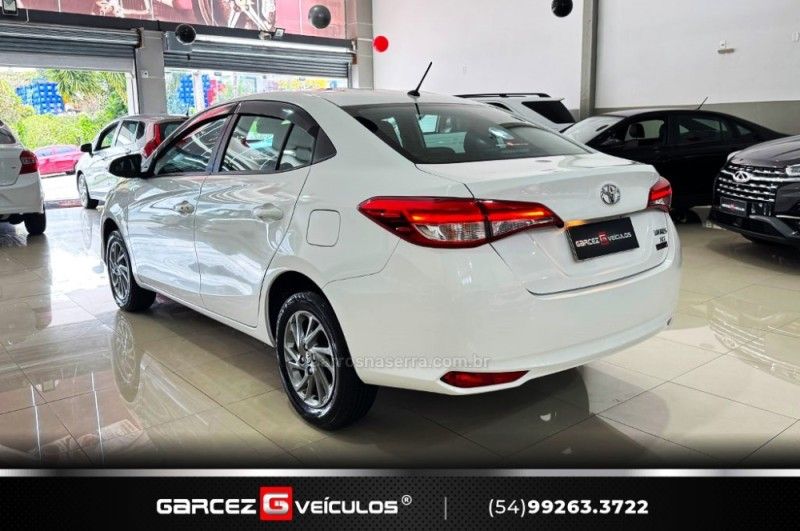 TOYOTA YARIS 1.5 XS CONNECT SEDAN 16V 2022/2023 GARCEZ VEÍCULOS BENTO GONÇALVES / Carros no Vale
