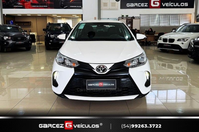 TOYOTA YARIS 1.5 XS CONNECT SEDAN 16V 2022/2023 GARCEZ VEÍCULOS BENTO GONÇALVES / Carros no Vale