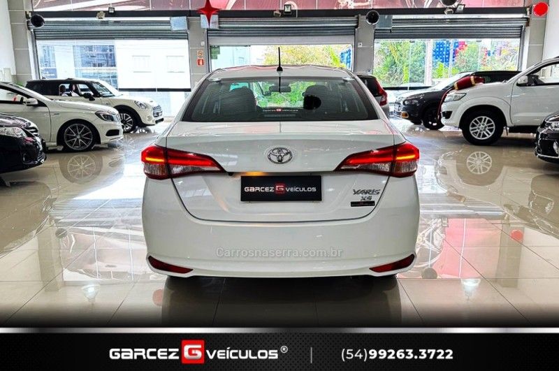 TOYOTA YARIS 1.5 XS CONNECT SEDAN 16V 2022/2023 GARCEZ VEÍCULOS BENTO GONÇALVES / Carros no Vale