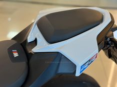 BMW S 1000 RR M CARBON 2024/2024 GRIFFCAR MULTIMARCAS DOIS IRMÃOS / Carros no Vale