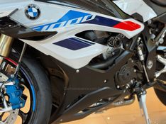 BMW S 1000 RR M CARBON 2024/2024 GRIFFCAR MULTIMARCAS DOIS IRMÃOS / Carros no Vale