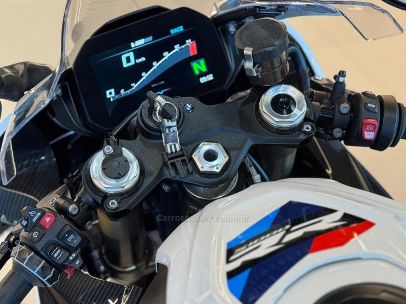 BMW S 1000 RR M CARBON 2024/2024 GRIFFCAR MULTIMARCAS DOIS IRMÃOS / Carros no Vale BMW S 1000 RR M CARBON 2024/2024 GRIFFCAR MULTIMARCAS DOIS IRMÃOS / Carros no Vale