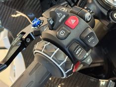 BMW S 1000 RR M CARBON 2024/2024 GRIFFCAR MULTIMARCAS DOIS IRMÃOS / Carros no Vale