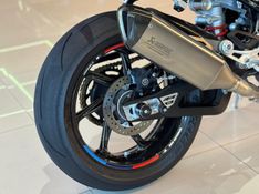 BMW S 1000 RR M CARBON 2024/2024 GRIFFCAR MULTIMARCAS DOIS IRMÃOS / Carros no Vale
