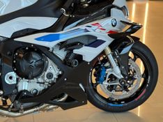 BMW S 1000 RR M CARBON 2024/2024 GRIFFCAR MULTIMARCAS DOIS IRMÃOS / Carros no Vale