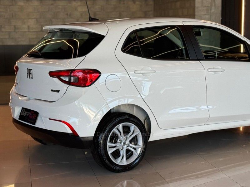 FIAT ARGO 1.0 DRIVE 6V 2023/2024 GRIFFCAR MULTIMARCAS DOIS IRMÃOS / Carros no Vale