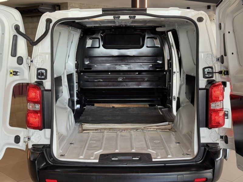 FIAT SCUDO CARGO 1.5 TURBO 16V 2023/2024 GRIFFCAR MULTIMARCAS DOIS IRMÃOS / Carros no Vale