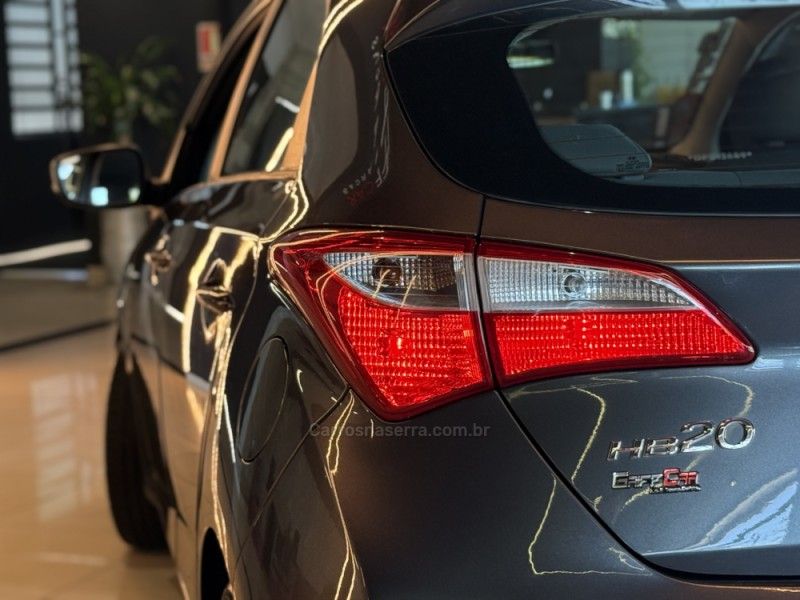 HYUNDAI HB20 1.6 PREMIUM 16V 2012/2013 GRIFFCAR MULTIMARCAS DOIS IRMÃOS / Carros no Vale HYUNDAI HB20 1.6 PREMIUM 16V 2012/2013 GRIFFCAR MULTIMARCAS DOIS IRMÃOS / Carros no Vale