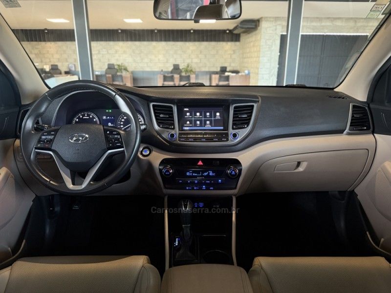HYUNDAI TUCSON 1.6 GLS TURBO 2017/2018 GRIFFCAR MULTIMARCAS DOIS IRMÃOS / Carros no Vale HYUNDAI TUCSON 1.6 GLS TURBO 2017/2018 GRIFFCAR MULTIMARCAS DOIS IRMÃOS / Carros no Vale