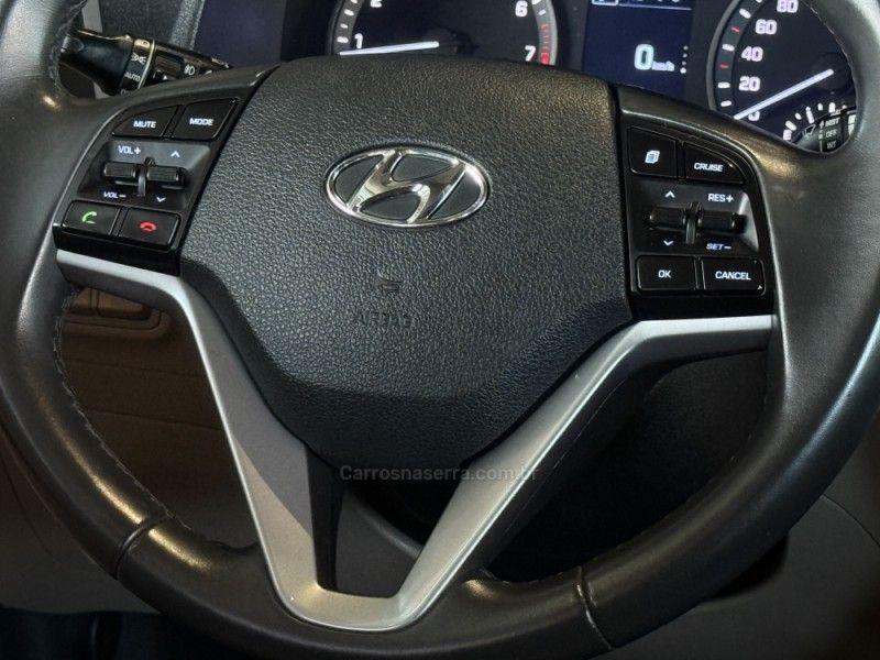 HYUNDAI TUCSON 1.6 GLS TURBO 2017/2018 GRIFFCAR MULTIMARCAS DOIS IRMÃOS / Carros no Vale HYUNDAI TUCSON 1.6 GLS TURBO 2017/2018 GRIFFCAR MULTIMARCAS DOIS IRMÃOS / Carros no Vale