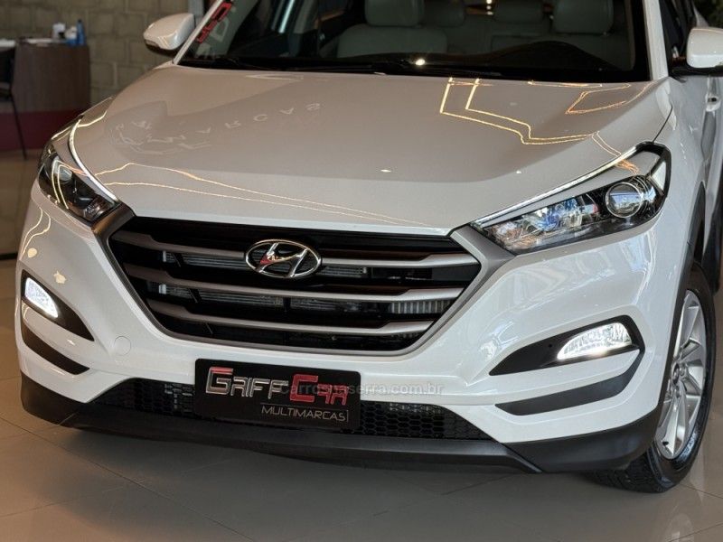 HYUNDAI TUCSON 1.6 GLS TURBO 2017/2018 GRIFFCAR MULTIMARCAS DOIS IRMÃOS / Carros no Vale HYUNDAI TUCSON 1.6 GLS TURBO 2017/2018 GRIFFCAR MULTIMARCAS DOIS IRMÃOS / Carros no Vale