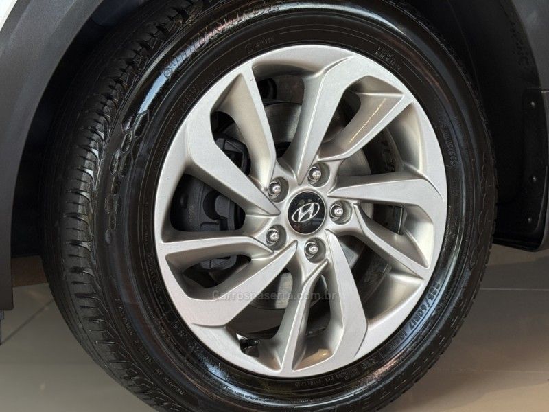HYUNDAI TUCSON 1.6 GLS TURBO 2017/2018 GRIFFCAR MULTIMARCAS DOIS IRMÃOS / Carros no Vale HYUNDAI TUCSON 1.6 GLS TURBO 2017/2018 GRIFFCAR MULTIMARCAS DOIS IRMÃOS / Carros no Vale