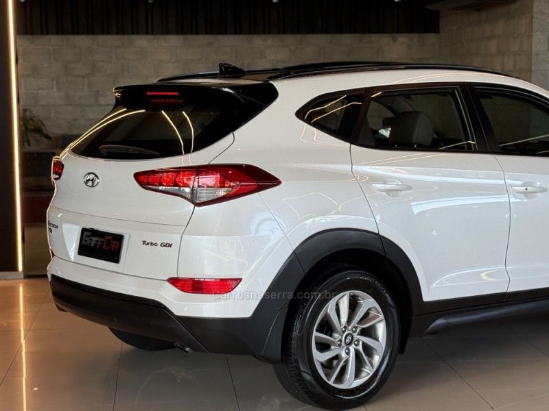 HYUNDAI TUCSON 1.6 GLS TURBO 2017/2018 GRIFFCAR MULTIMARCAS DOIS IRMÃOS / Carros no Vale HYUNDAI TUCSON 1.6 GLS TURBO 2017/2018 GRIFFCAR MULTIMARCAS DOIS IRMÃOS / Carros no Vale