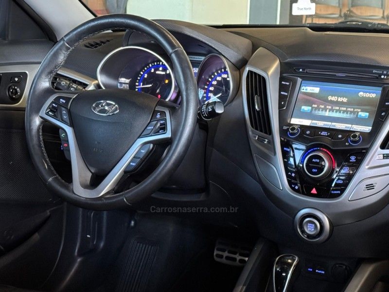 HYUNDAI VELOSTER 1.6 16V 3P 2012/2013 GRIFFCAR MULTIMARCAS DOIS IRMÃOS / Carros no Vale HYUNDAI VELOSTER 1.6 16V 3P 2012/2013 GRIFFCAR MULTIMARCAS DOIS IRMÃOS / Carros no Vale