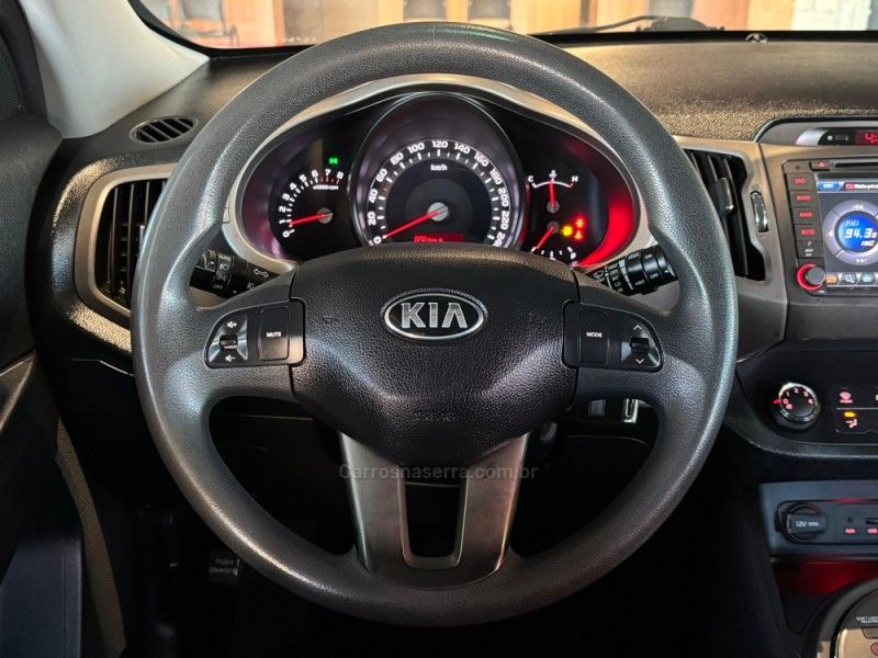KIA SPORTAGE 2.0 LX2 OFF G4 2013/2014 GRIFFCAR MULTIMARCAS DOIS IRMÃOS / Carros no Vale