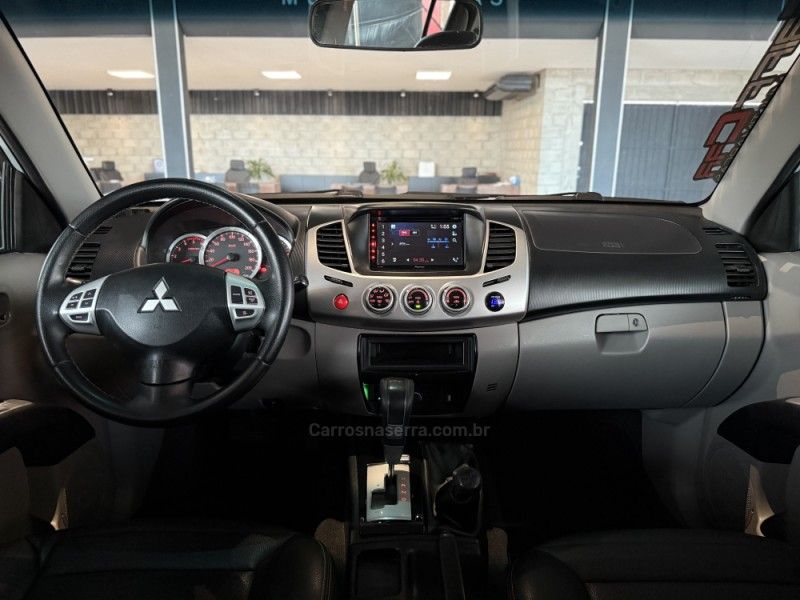 MITSUBISHI L200 TRITON 3.2 HPE 4X4 CD 16V TURBO INTERCOOLER 2016/2017 GRIFFCAR MULTIMARCAS DOIS IRMÃOS / Carros no Vale MITSUBISHI L200 TRITON 3.2 HPE 4X4 CD 16V TURBO INTERCOOLER 2016/2017 GRIFFCAR MULTIMARCAS DOIS IRMÃOS / Carros no Vale