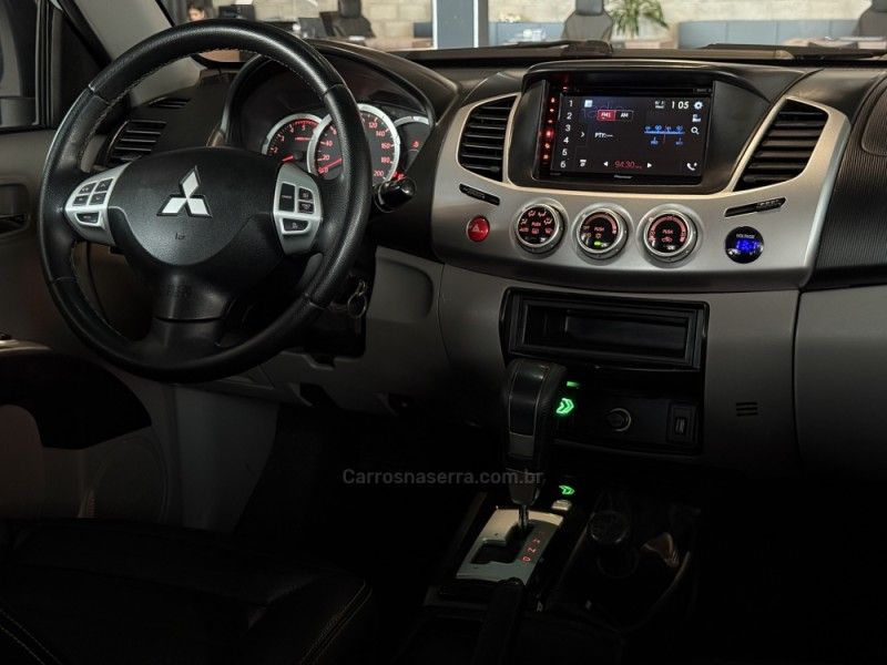 MITSUBISHI L200 TRITON 3.2 HPE 4X4 CD 16V TURBO INTERCOOLER 2016/2017 GRIFFCAR MULTIMARCAS DOIS IRMÃOS / Carros no Vale MITSUBISHI L200 TRITON 3.2 HPE 4X4 CD 16V TURBO INTERCOOLER 2016/2017 GRIFFCAR MULTIMARCAS DOIS IRMÃOS / Carros no Vale