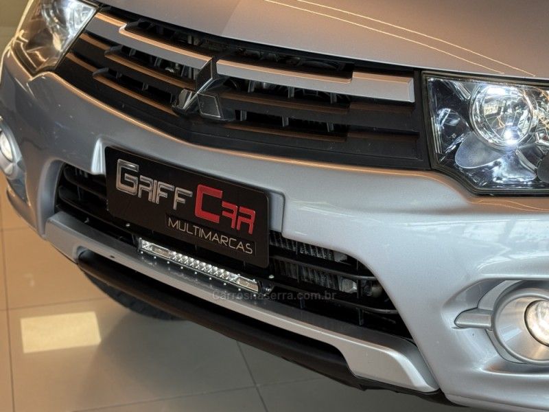 MITSUBISHI L200 TRITON 3.2 HPE 4X4 CD 16V TURBO INTERCOOLER 2016/2017 GRIFFCAR MULTIMARCAS DOIS IRMÃOS / Carros no Vale MITSUBISHI L200 TRITON 3.2 HPE 4X4 CD 16V TURBO INTERCOOLER 2016/2017 GRIFFCAR MULTIMARCAS DOIS IRMÃOS / Carros no Vale